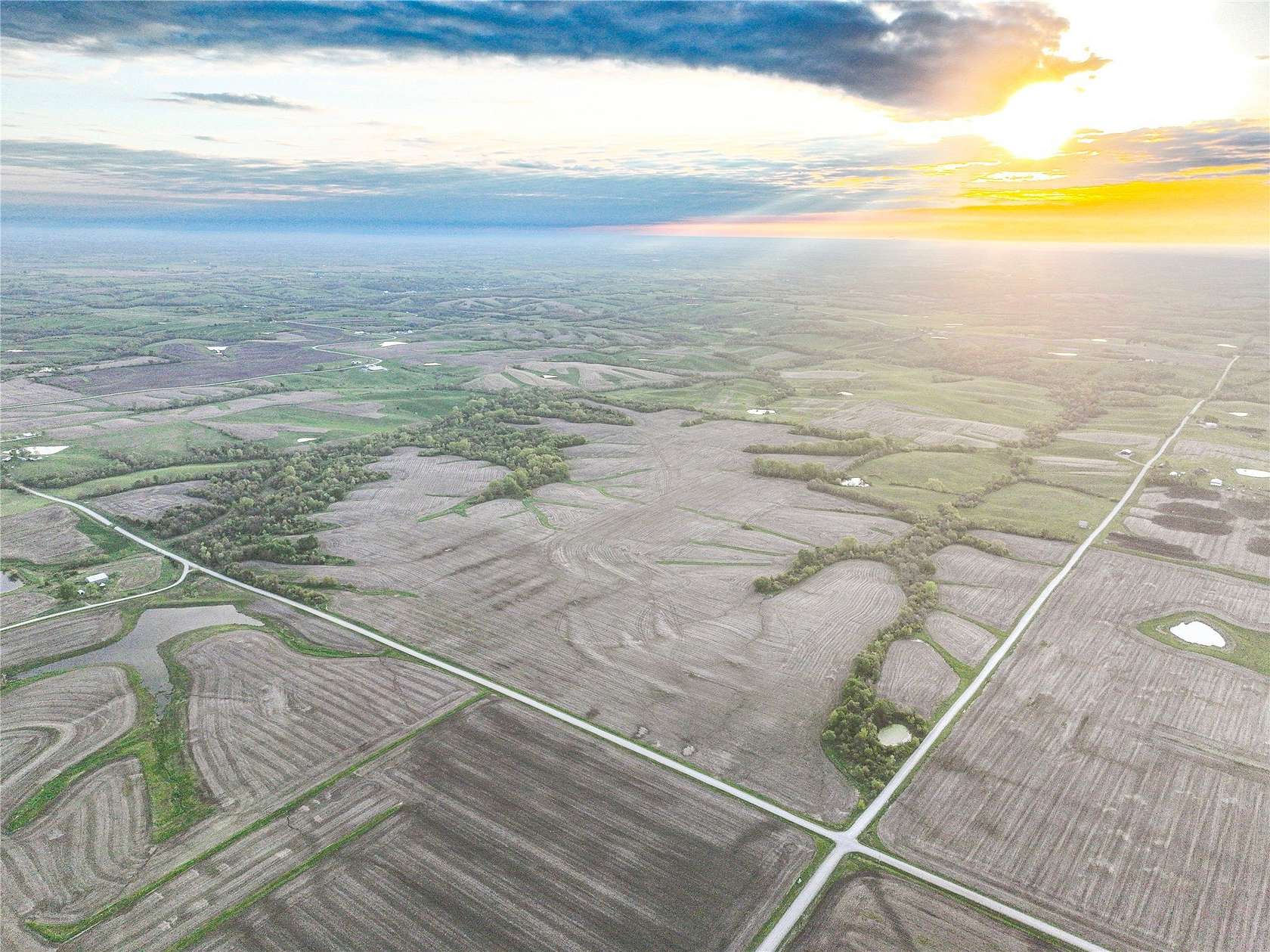 304 Acres of Land for Auction in Melrose, Iowa