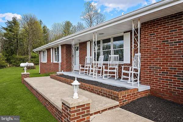 6.5 Acres of Land with Home for Lease in Castleton, Virginia
