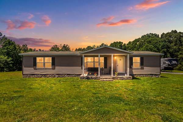 5.23 Acres of Land with Home for Sale in Westmoreland, Tennessee