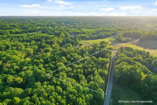 5 Acres of Agricultural Land for Sale in Clarksville, Tennessee