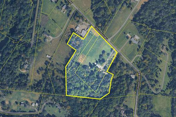 12.3 Acres of Land with Home for Sale in Goodlettsville, Tennessee