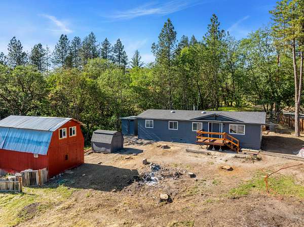 2.1 Acres of Land with Home for Sale in Grants Pass, Oregon