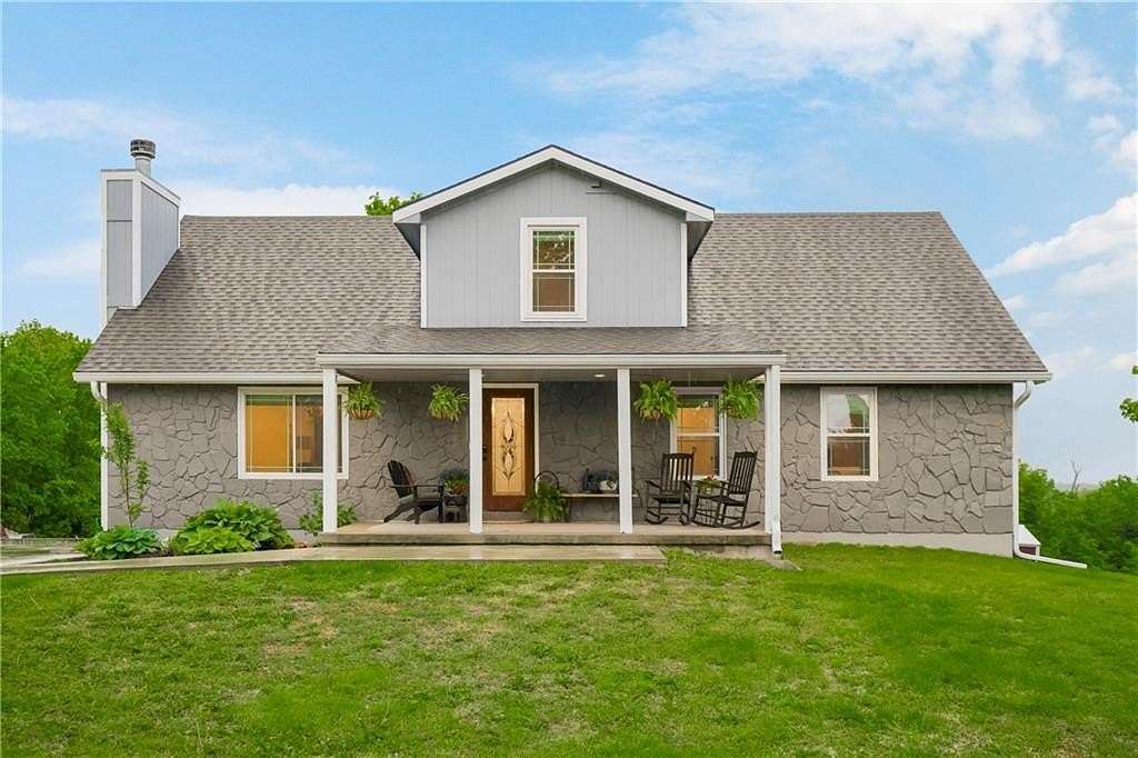 5.62 Acres of Land with Home for Sale in Excelsior Springs, Missouri