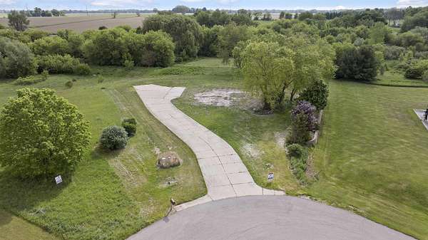 2.66 Acres of Residential Land for Sale in Caledonia, Illinois