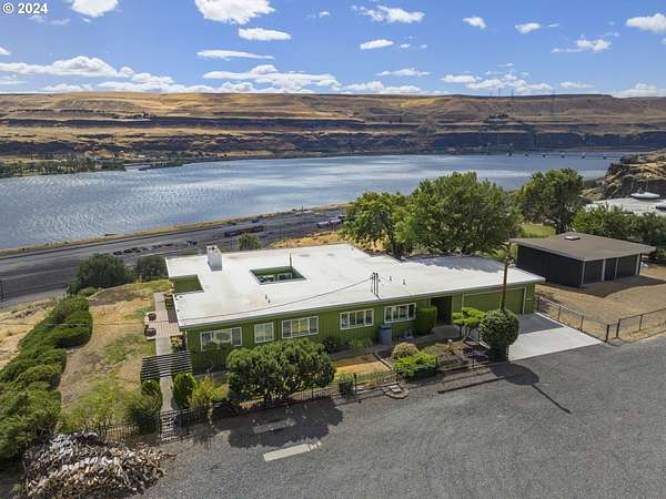 2.32 Acres of Land with Home for Sale in Wishram, Washington