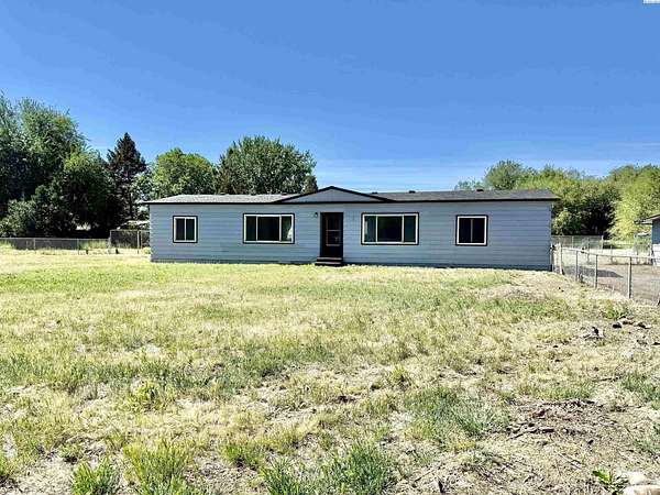 2 Acres of Land with Home for Sale in Kennewick, Washington