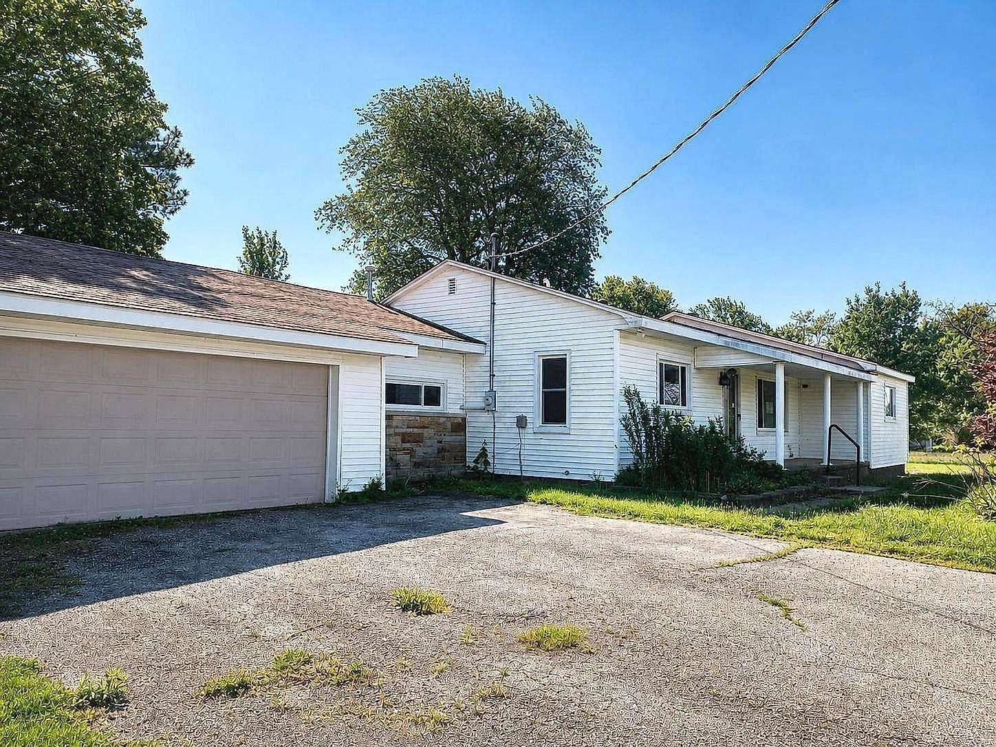 3.2 Acres of Land with Home for Sale in Mount Carmel, Illinois