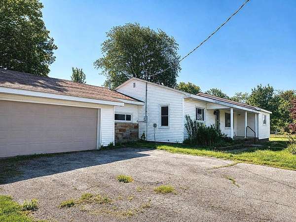 3.2 Acres of Land with Home for Sale in Mount Carmel, Illinois