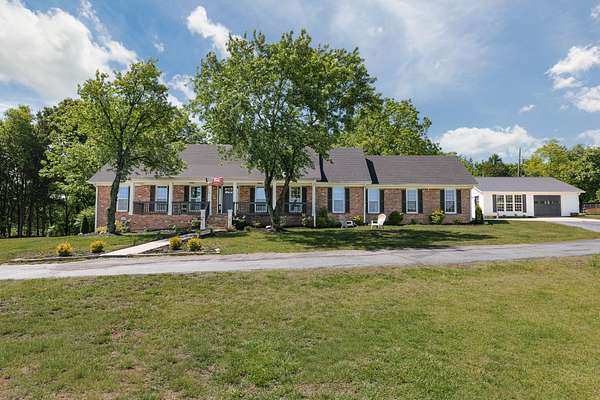 5 Acres of Land with Home for Sale in Fayetteville, Tennessee