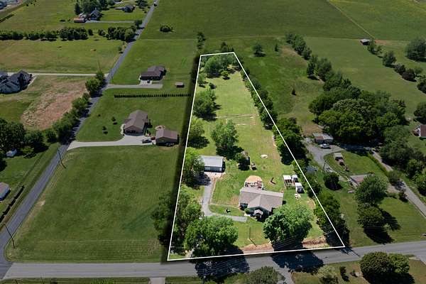 3 Acres of Land with Home for Sale in White House, Tennessee