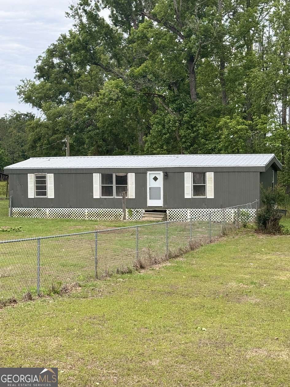 1.57 Acres of Land with Home for Sale in Lyons, Georgia