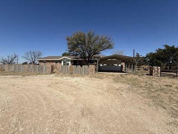 4.28 Acres of Land with Home for Sale in Seagraves, Texas