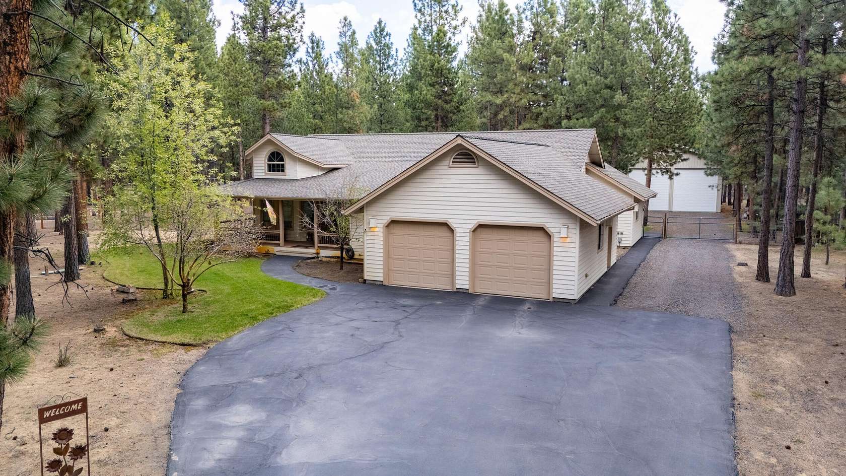 1.57 Acres of Land with Home for Sale in La Pine, Oregon