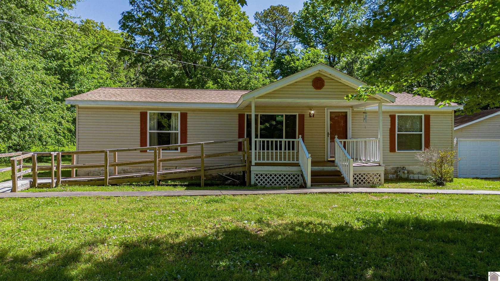 4.15 Acres of Land with Home for Sale in Paducah, Kentucky