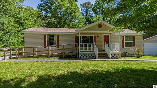4.15 Acres of Land with Home for Sale in Paducah, Kentucky