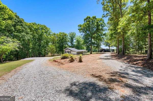 6 Acres of Land with Home for Sale in Grantville, Georgia