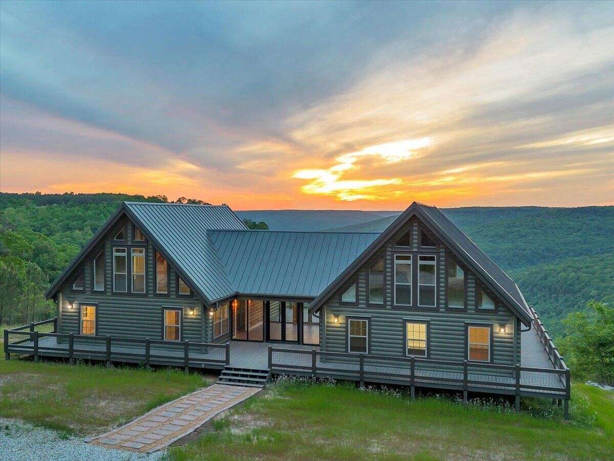 27 Acres of Recreational Land with Home for Sale in South Pittsburg, Tennessee