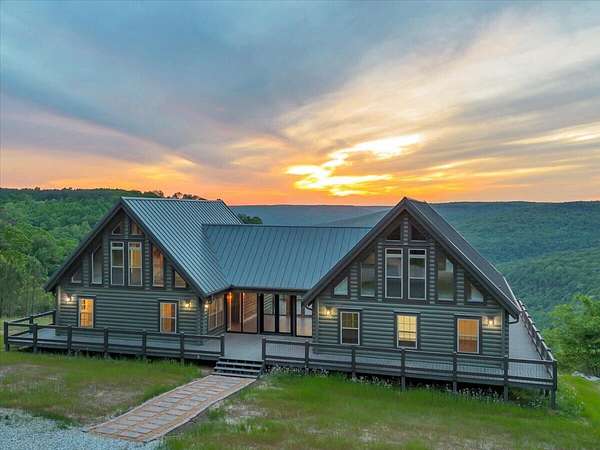 27 Acres of Recreational Land with Home for Sale in South Pittsburg, Tennessee