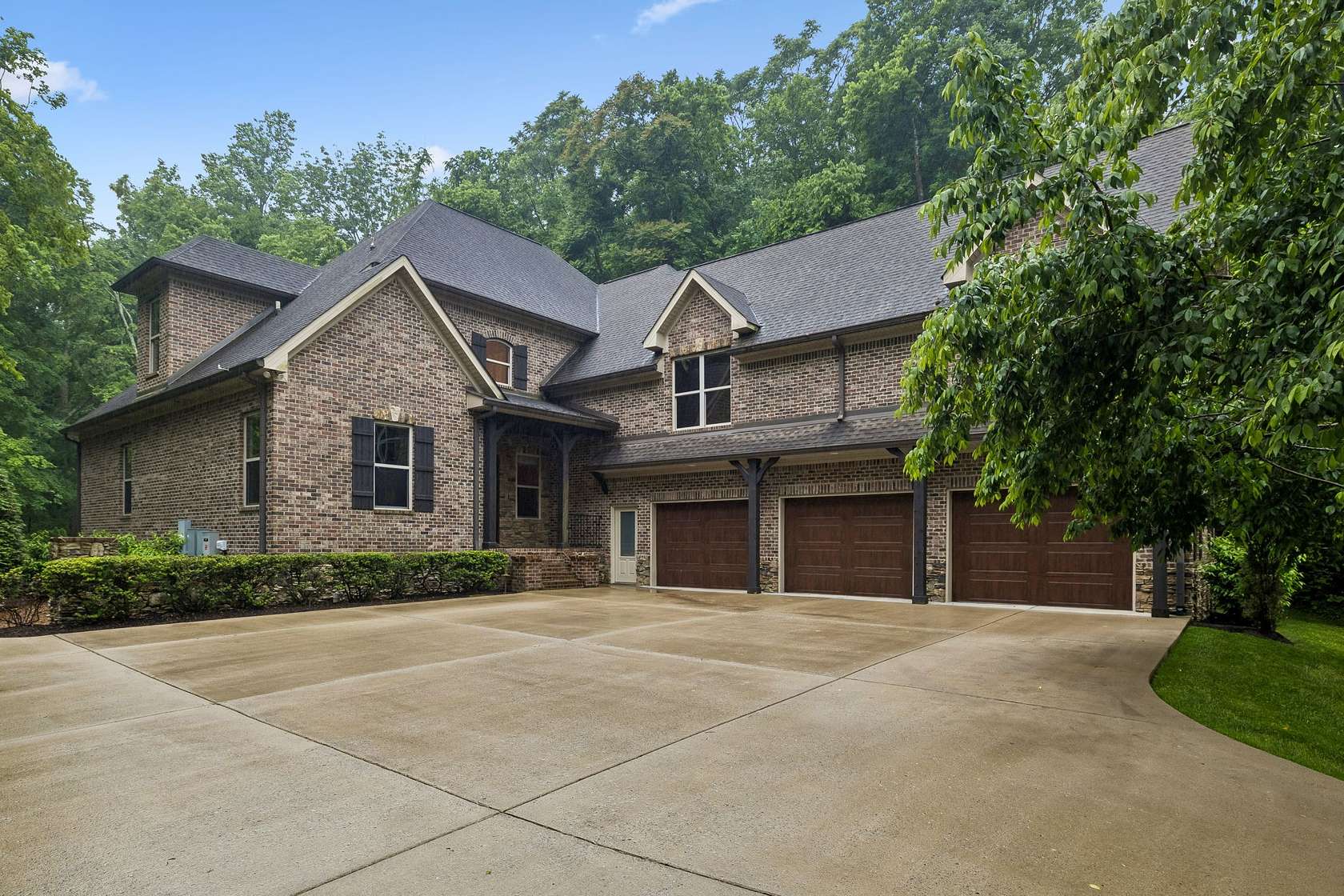 5 Acres of Land with Home for Sale in Hendersonville, Tennessee