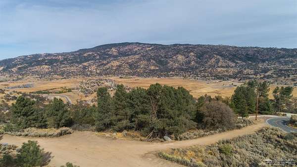 7 Acres of Residential Land for Sale in Tehachapi, California