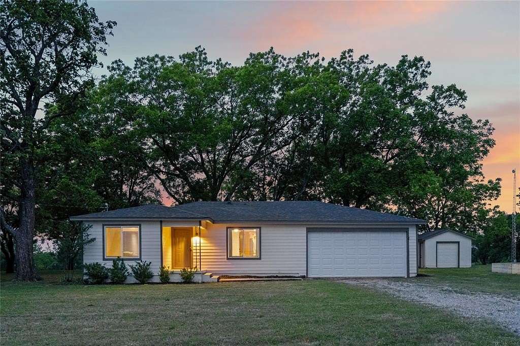 1.85 Acres of Mixed-Use Land for Sale in Whitesboro, Texas