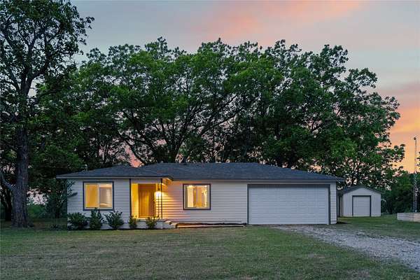 1.85 Acres of Mixed-Use Land for Sale in Whitesboro, Texas