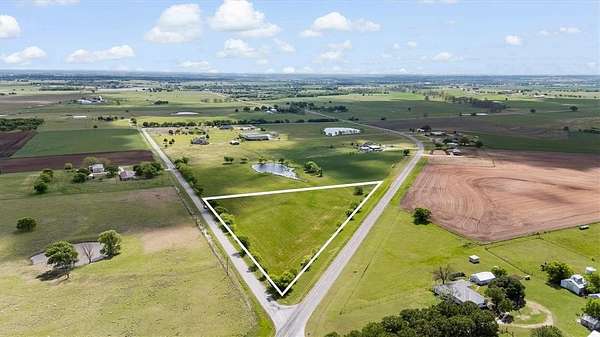 4 Acres of Residential Land for Sale in Lindsay, Texas