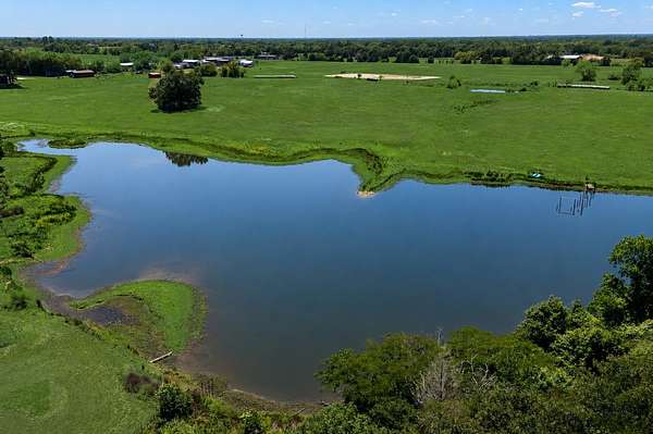 10 Acres of Recreational & Residential Land for Sale in Mabank, Texas