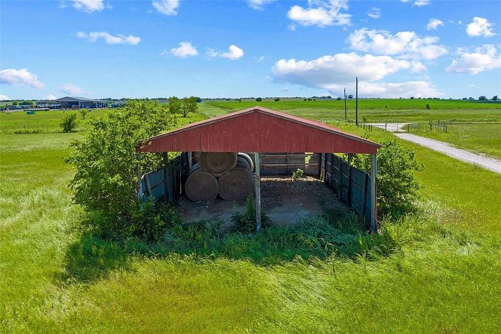 14.1 Acres of Recreational & Residential Land for Sale in Grandview, Texas