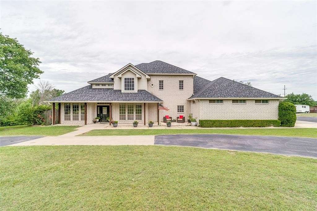 5 Acres of Land with Home for Sale in Fort Worth, Texas