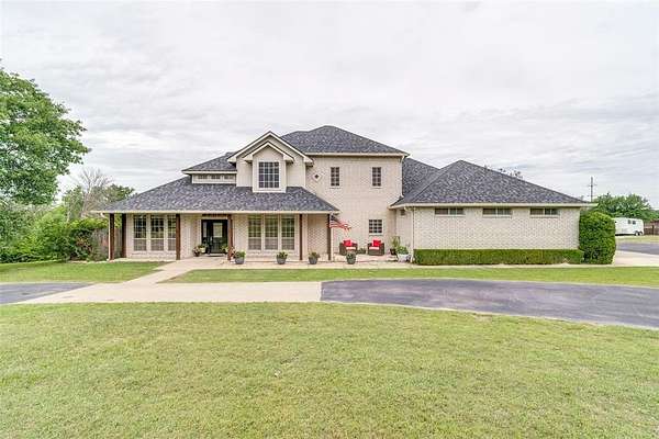 5 Acres of Land with Home for Sale in Fort Worth, Texas