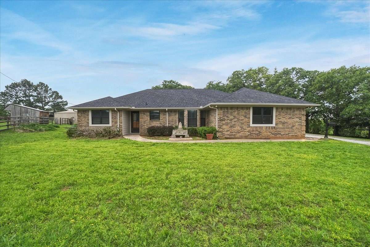 3.33 Acres of Land with Home for Sale in Collinsville, Texas