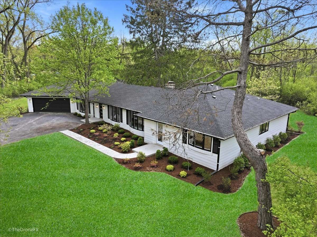1.87 Acres of Land with Home for Sale in Riverwoods, Illinois