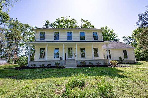 10 Acres of Land with Home for Sale in Hendersonville, Tennessee