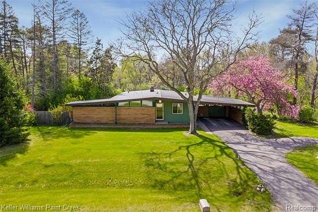 1.56 Acres of Land with Home for Sale in Oakland Charter Township, Michigan