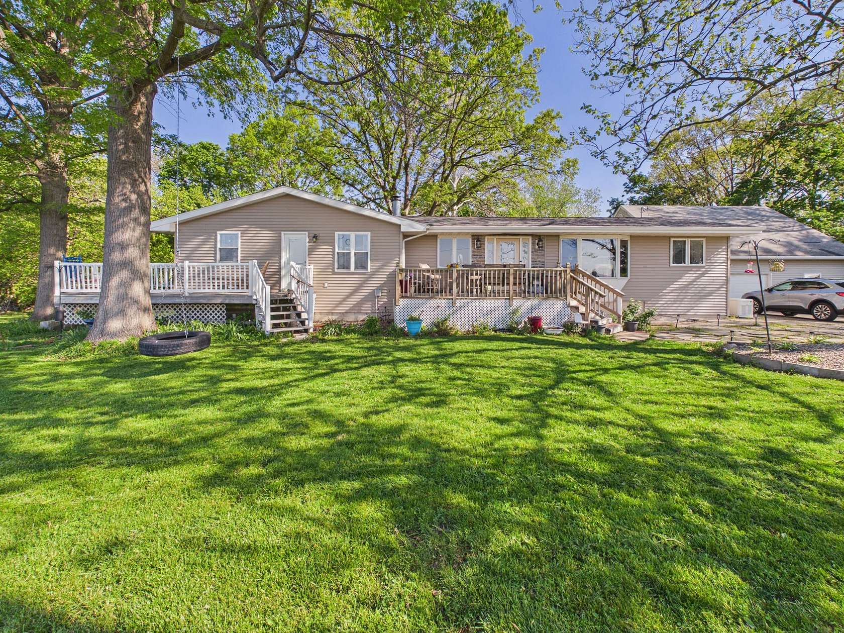 1.5 Acres of Land with Home for Sale in Villa Grove, Illinois
