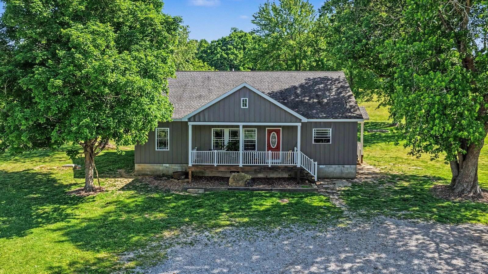 126 Acres of Land with Home for Sale in Crofton, Kentucky