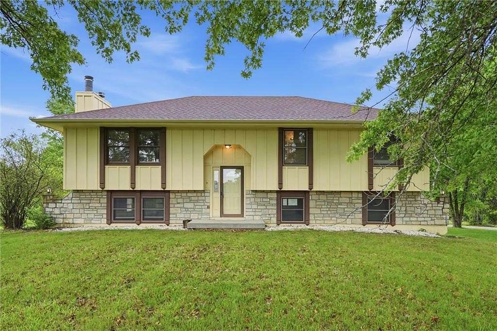 9.65 Acres of Land with Home for Sale in Bonner Springs, Kansas
