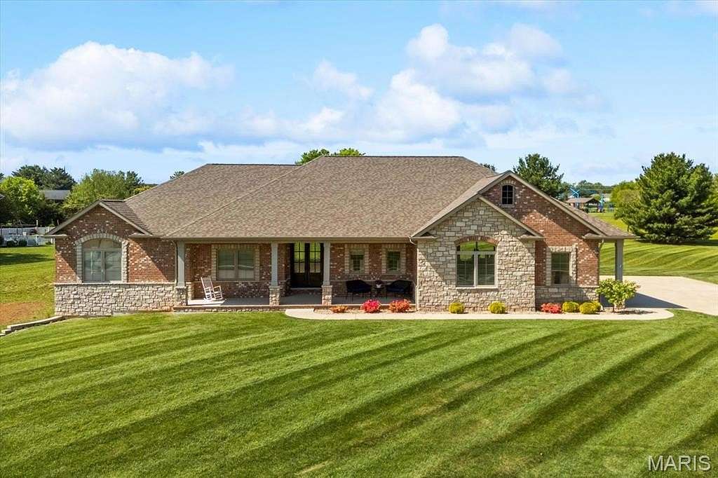 1.63 Acres of Land with Home for Sale in Waterloo, Illinois