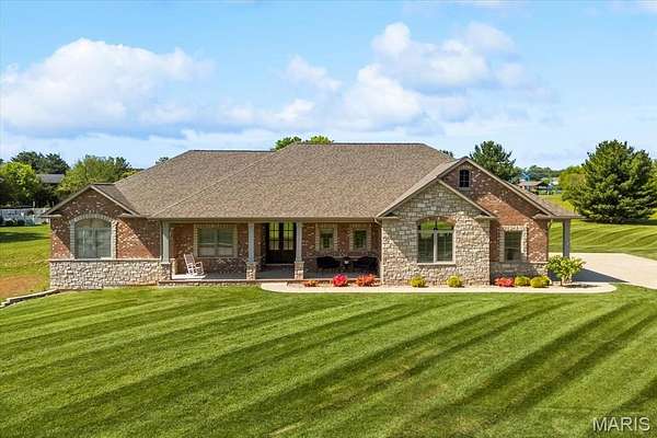 1.63 Acres of Land with Home for Sale in Waterloo, Illinois