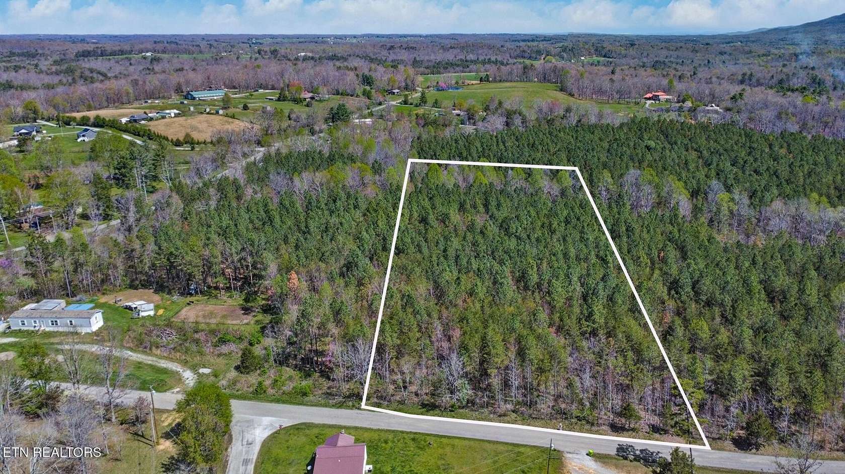 5 Acres of Residential Land for Sale in Crossville, Tennessee