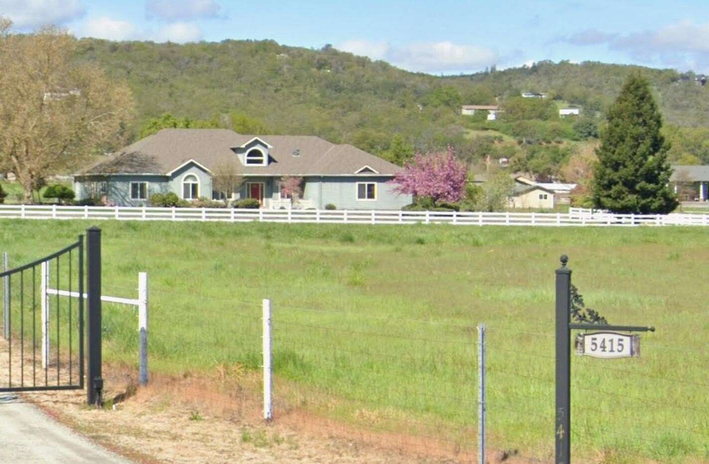 10.1 Acres of Land with Home for Sale in Central Point, Oregon