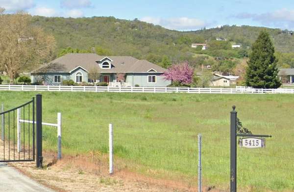 10.1 Acres of Land with Home for Sale in Central Point, Oregon