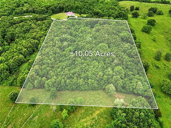10 Acres of Residential Land for Sale in Green Forest, Arkansas