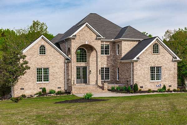 2.4 Acres of Land with Home for Sale in Hendersonville, Tennessee