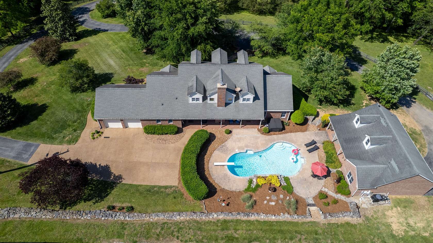 30 Acres of Land with Home for Sale in Gordonsville, Tennessee