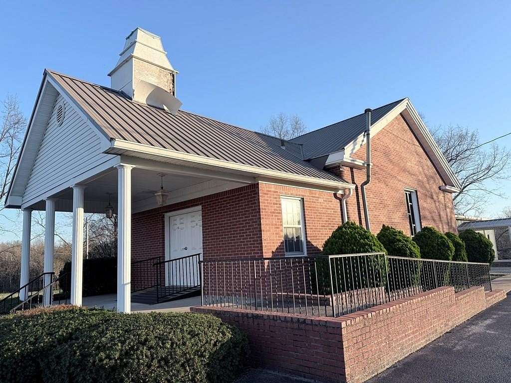 2.5 Acres of Land with Home for Sale in Herndon, Kentucky