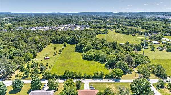 10 Acres of Residential Land for Sale in Fayetteville, Arkansas