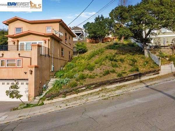 0.11 Acres of Residential Land for Sale in Oakland, California