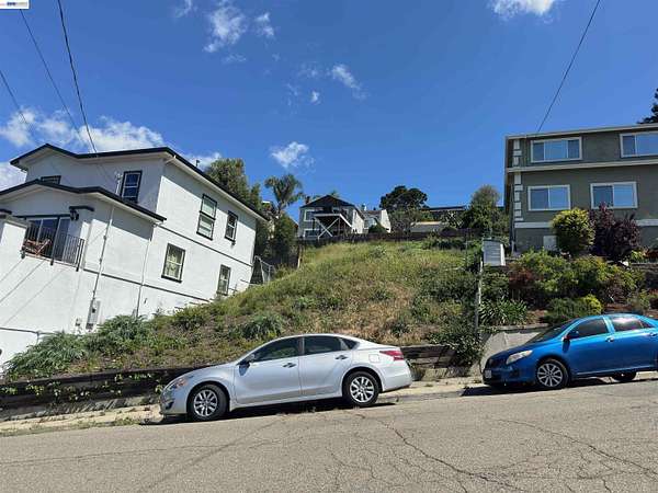0.11 Acres of Residential Land for Sale in Oakland, California